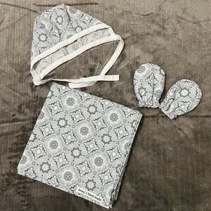 Newborn Baby Cotton Swaddle Blanket Top Knot Hat Gloves Light Blue With White